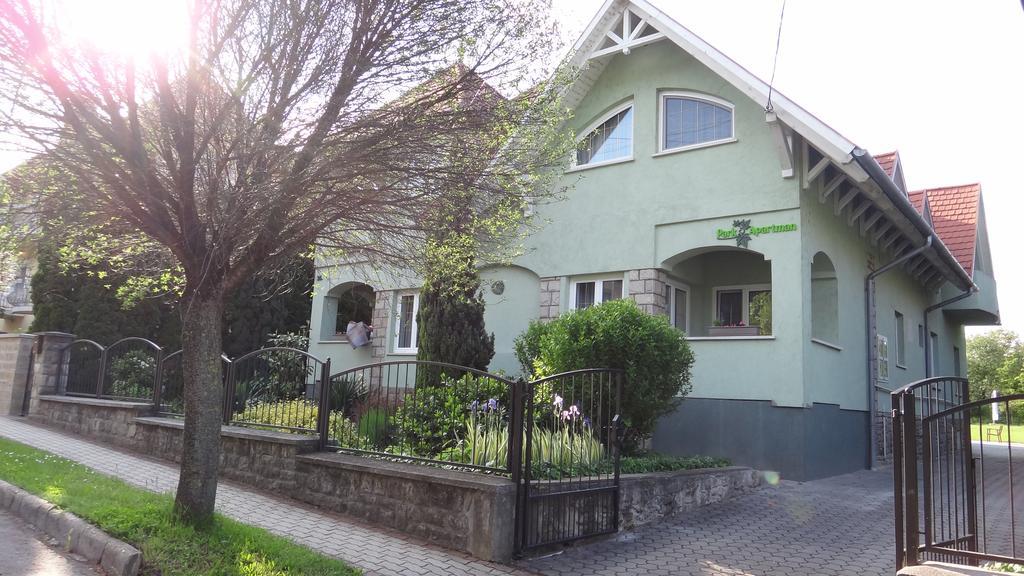 Park Apartman Hévíz Exterior foto